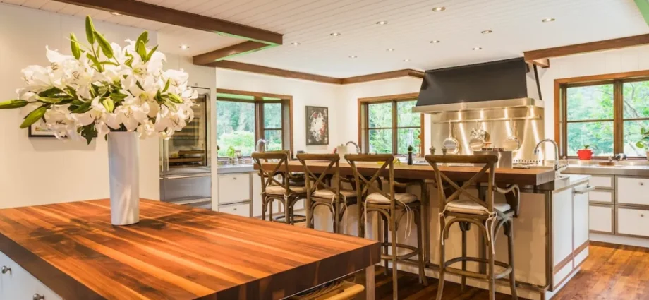Commercial Interior Countertop Materials for Modern Spaces
